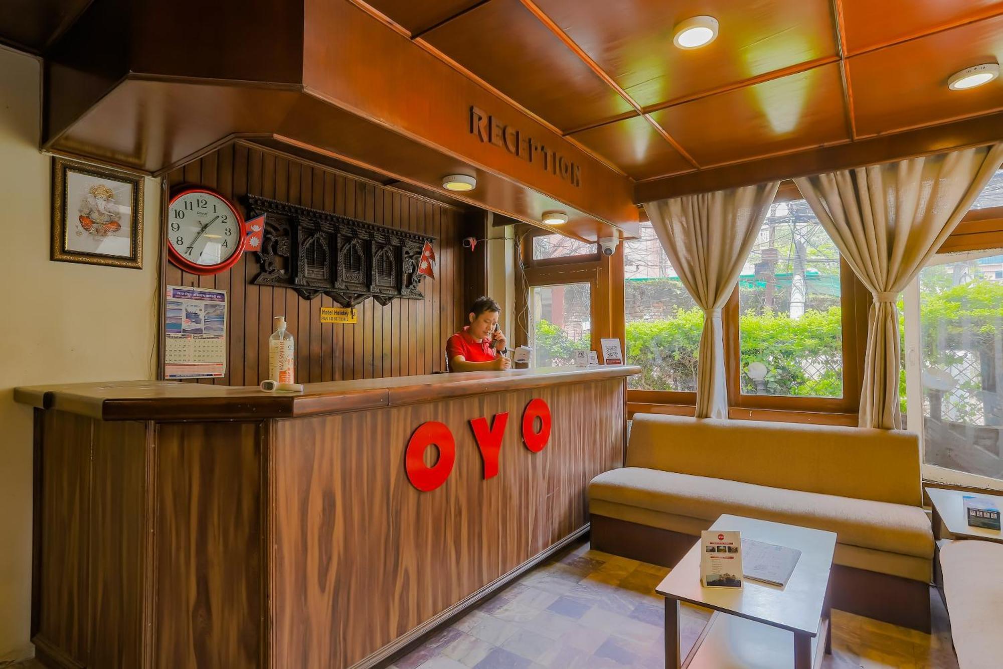 Oyo 795 Hotel Holiday Inn Катманду Экстерьер фото